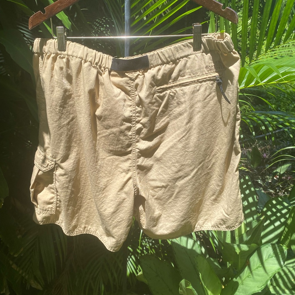 The North Face mens sz XL khaki cargo Hiking shorts nylon elastic waist